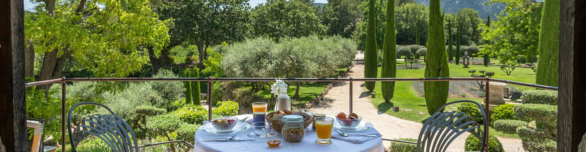 Retrouvez l'ensemble des hébergements et restaurants de la commune de Oppède dans el 84 Vaucluse