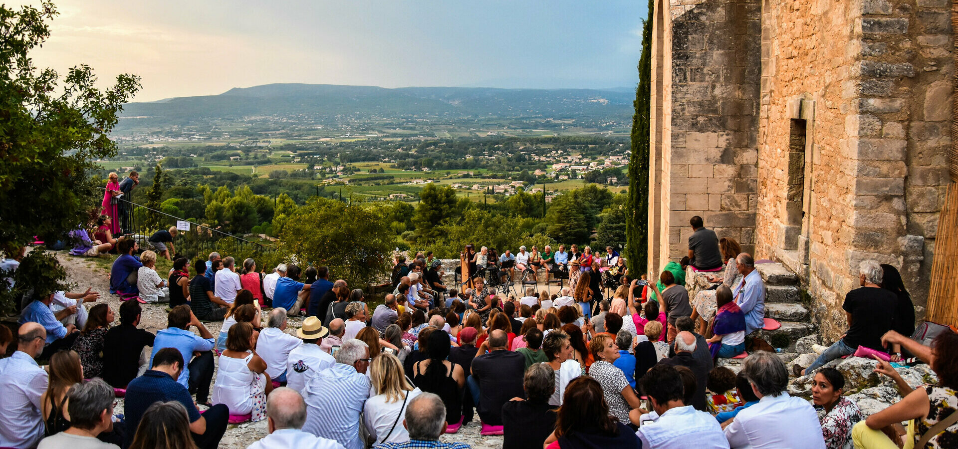 Mairie de Oppède dans le Vaucluse - Luberon 84 